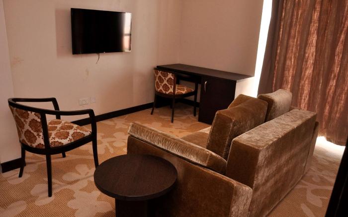 Golden Tulip Oniru Suites