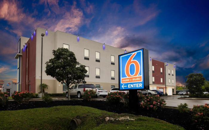Motel 6 Texas City, TX - I-45 South