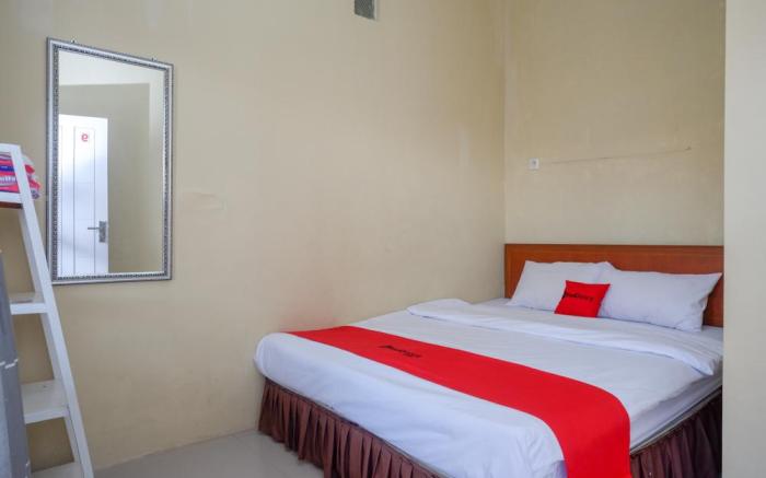 RedDoorz Syariah near Terminal Mendolo Wonosobo 2