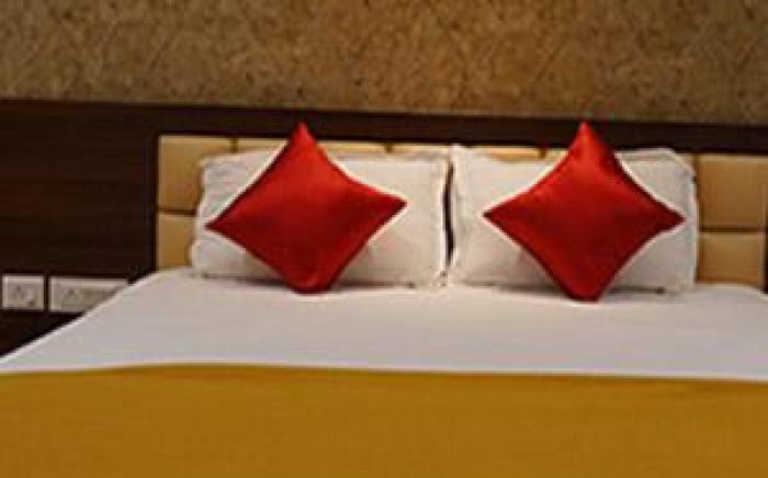 Happys Hotel