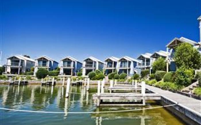 Captains Cove Resort - Waterfront Apartments