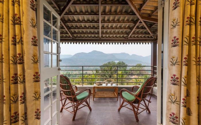 CosmicStays Greystone Villa - Mountain & Dam View