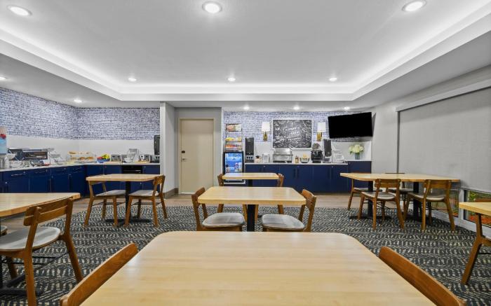 AmericInn by Wyndham International Falls