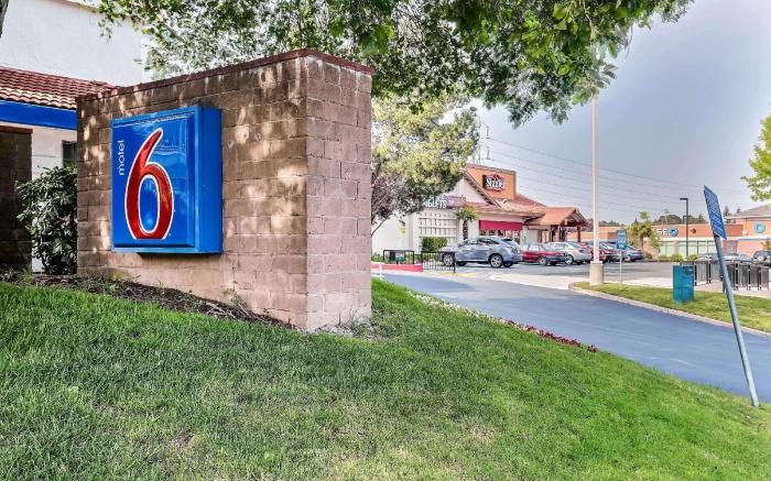 Motel 6 Pinole, CA
