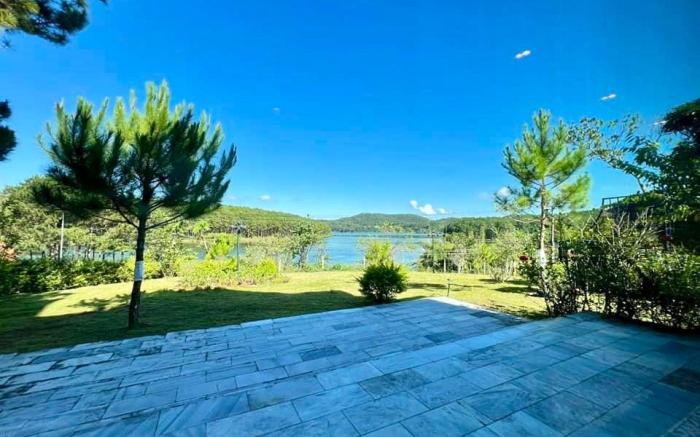 Luxury 3br villa - Tuyenlam lake view