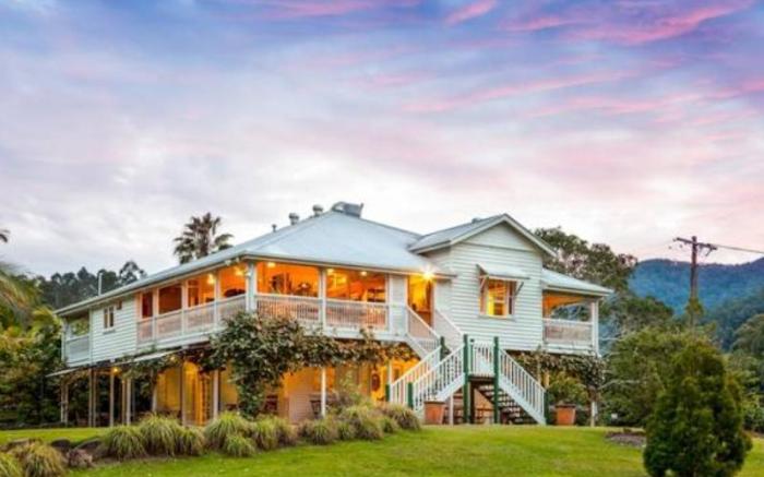 Mavis's Cabins @ Mt Warning
