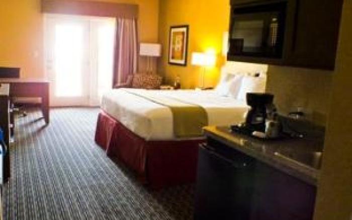 Holiday Inn Express & Suites Fredericksburg By IHG