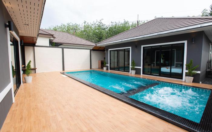 Don Teak Pool Villa Aonang 