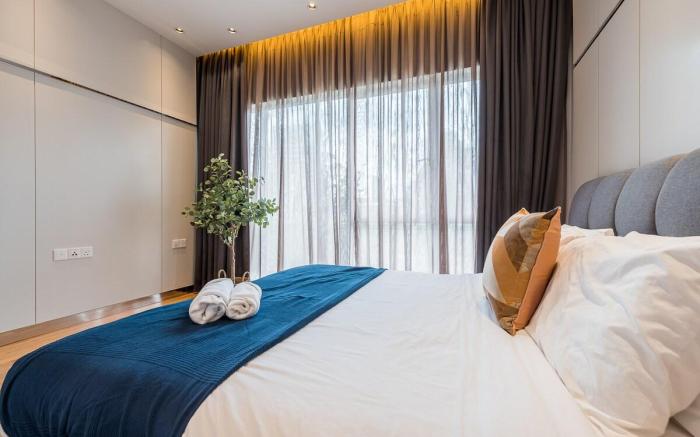 Starlight Penthouse 3BR, Bukit Ceylon KL by Verano