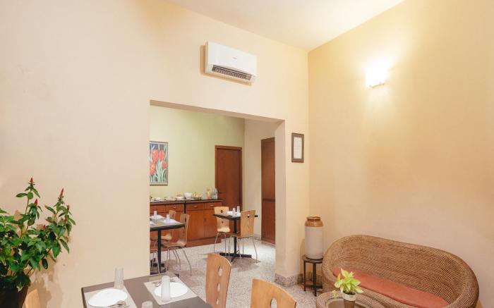 Hanu Reddy Residences Wallace Garden