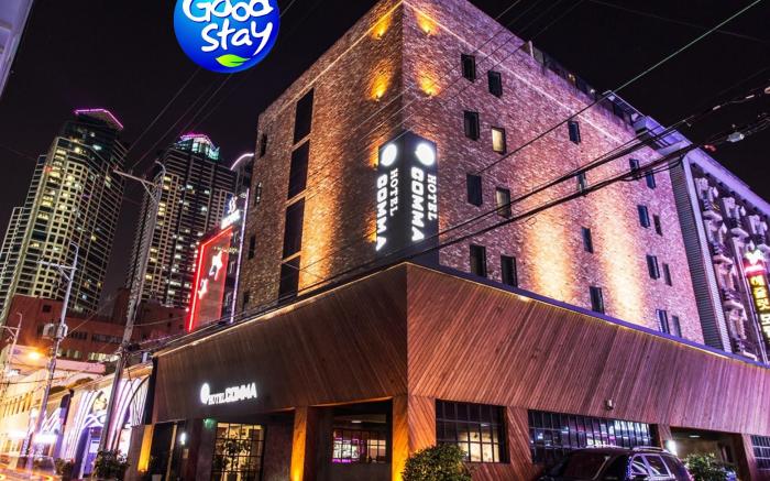 Comma Hotel