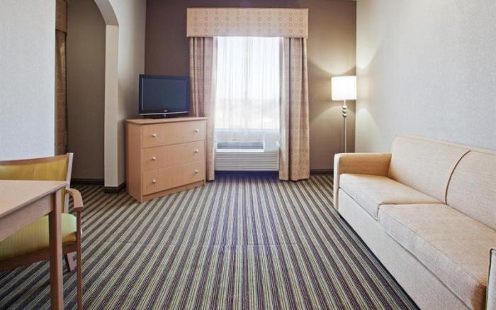 Holiday Inn Express Hotel & Suites Alvarado By IHG