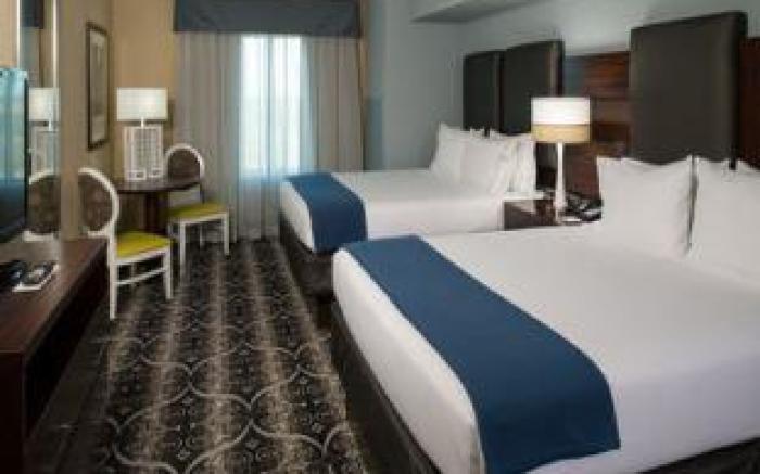 Holiday Inn Express & Suites Kansas City Airport By IHG