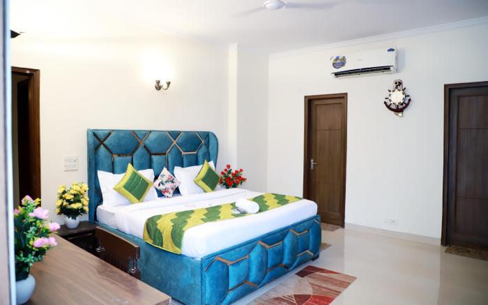 Fortune Home Service Apartment 3Bhk,E-28, Saket 2B