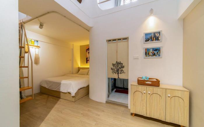 Holly's HideAway*City Center*Balcony*Cozy room