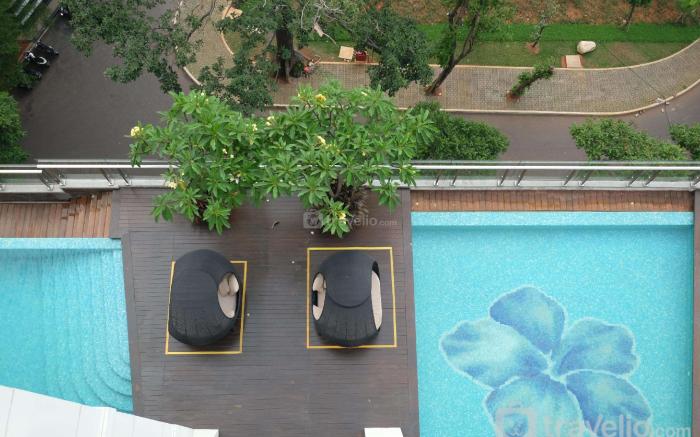 Best Deal Comfy Studio at Menteng Park By Travelio