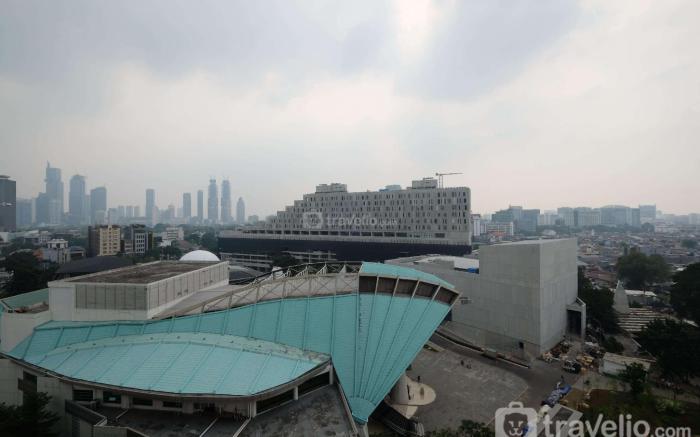 Best Deal Comfy Studio at Menteng Park By Travelio