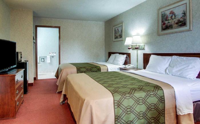 Econo Lodge Inn & Suites