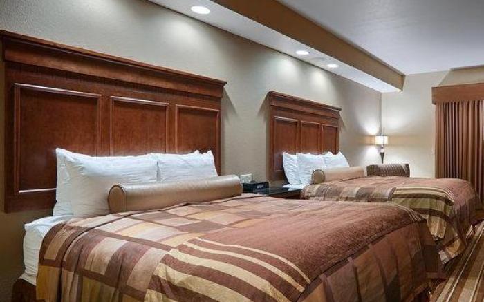 Best Western Plus KC Speedway Inn & Suites