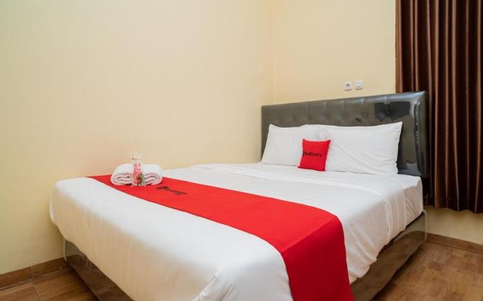 RedDoorz Syariah near Jembatan Merah Plaza