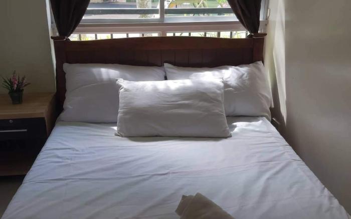 AFFORDABLE TAGAYTAY MONTELUCE 1 BR w/POOL  10