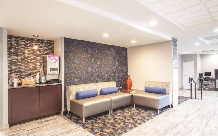 Clarion Pointe Charlottesville