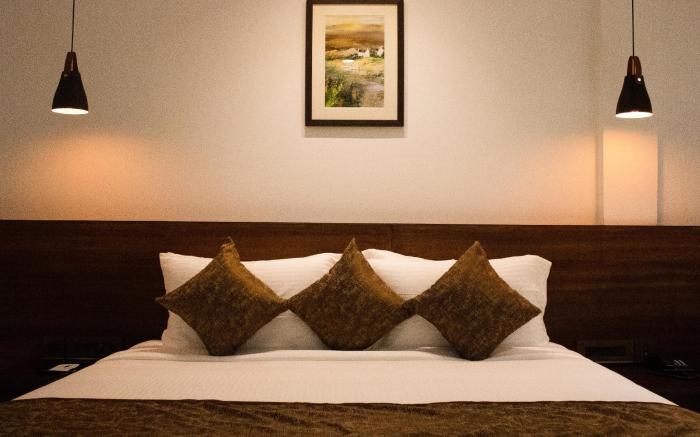 THE RUNWAY HOTEL