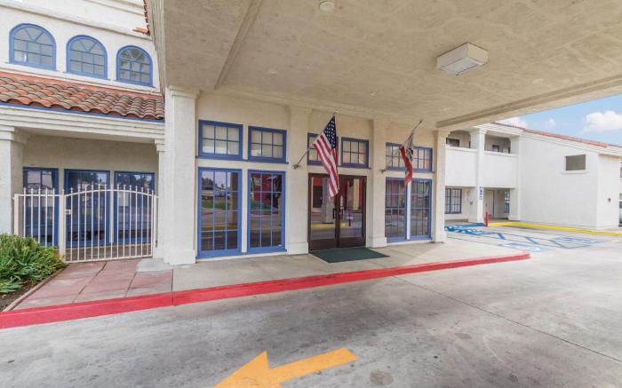 Motel 6 Hemet, CA