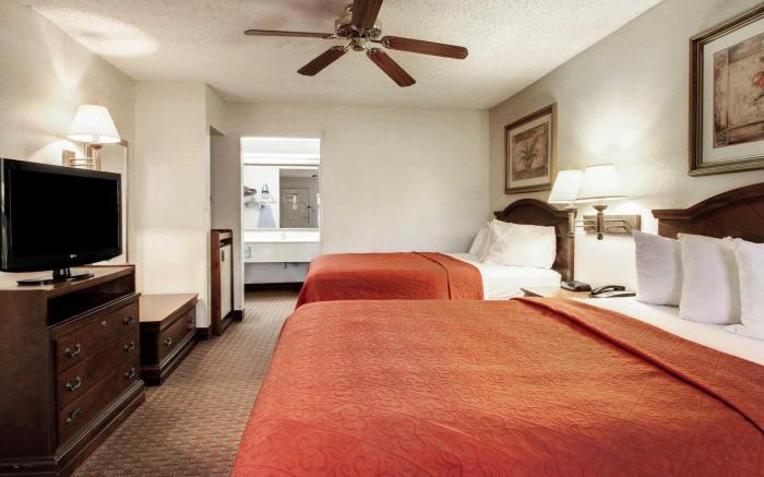 Quality Inn & Suites Clinton - Jackson West