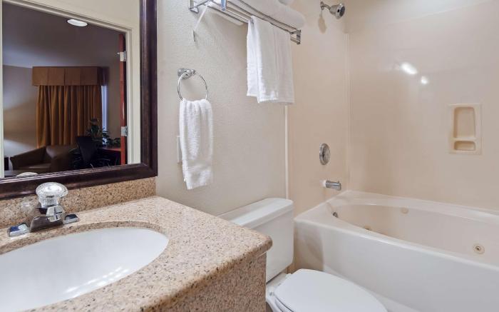 Best Western Plus Villa Del Lago Inn Patterson