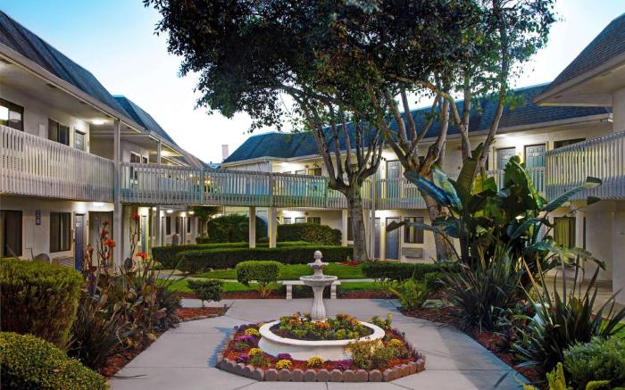 Motel 6 Marina, CA - Monterey