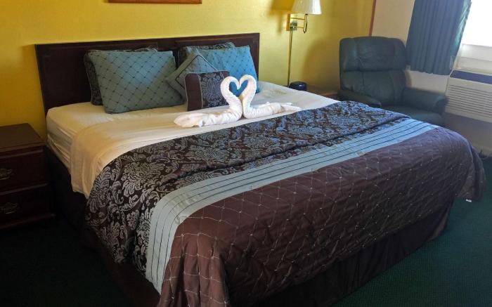 Americas Best Value Inn & Suites Macon at Sunset Dr