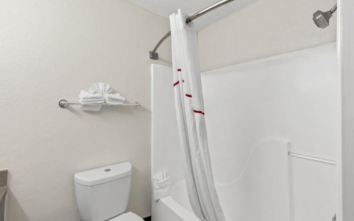 Red Roof PLUS+ & Suites Atlanta Airport South