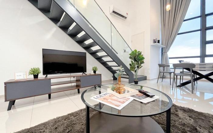 Ekocheras Premier Suite: Comfy & Poolside by Moka