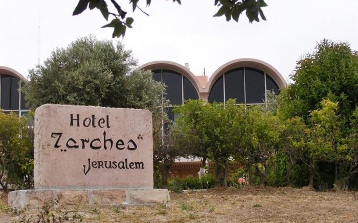 Seven Arches Hotel