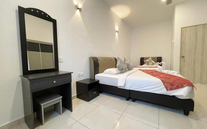 A Cheerful 4BR Home/12 pax, 5mins to shops & mall
