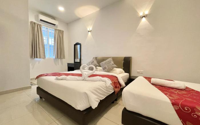 A Cheerful 4BR Home/12 pax, 5mins to shops & mall