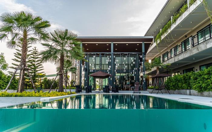 The River Palm Resort