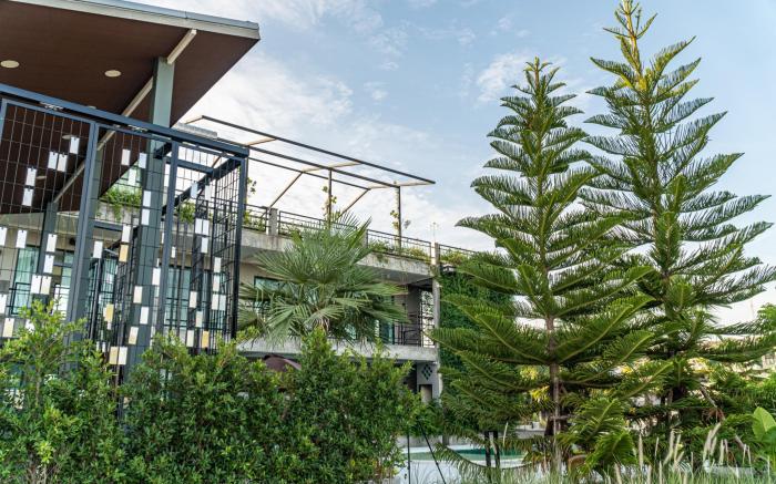 The River Palm Resort