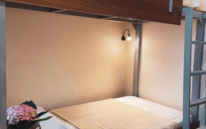 9 Hostel and Suites
