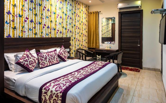 Hotel Royals Grand Galaxy