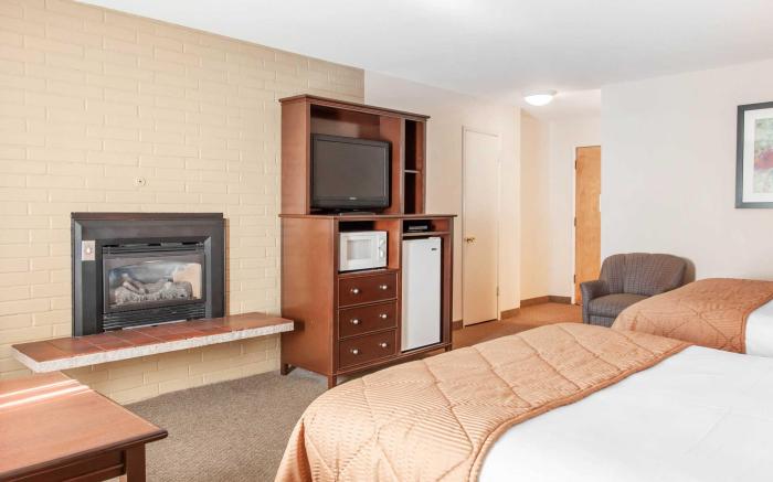 Clarion Inn Surfrider Resort