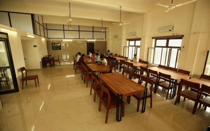 HOTEL DWARKA KUNJ