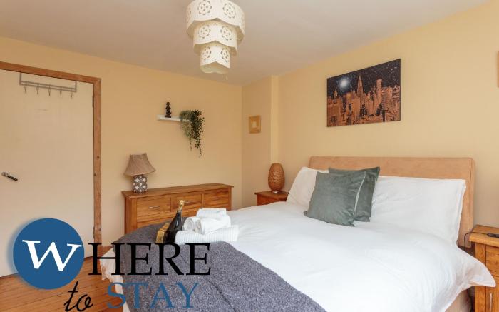 Lovely apartment by the Hillwood Park-Free Parking