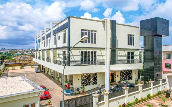 Aveon Hotel