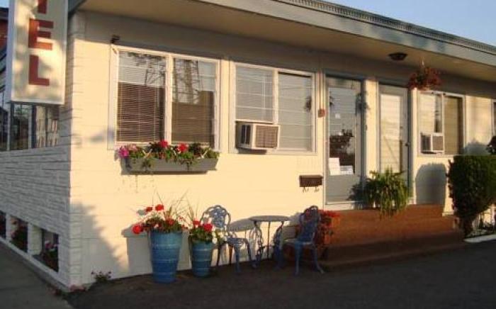Town & Beach Motel