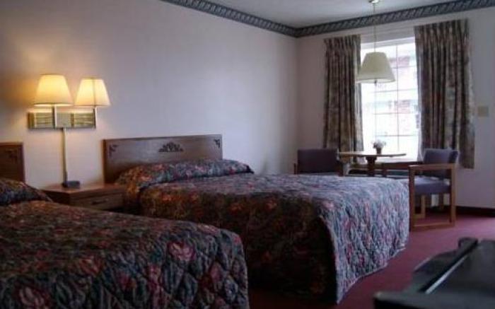 Twelve Oaks Inn