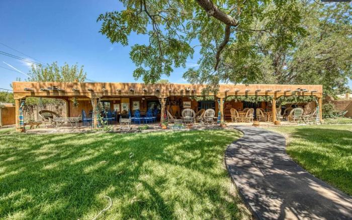 Loba Luna Bed & Breakfast