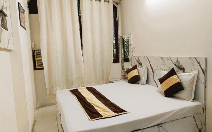 Surya Inn @5 Minutes walk in Nizamuddin Railway St