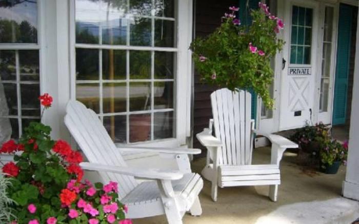 White Trellis Motel